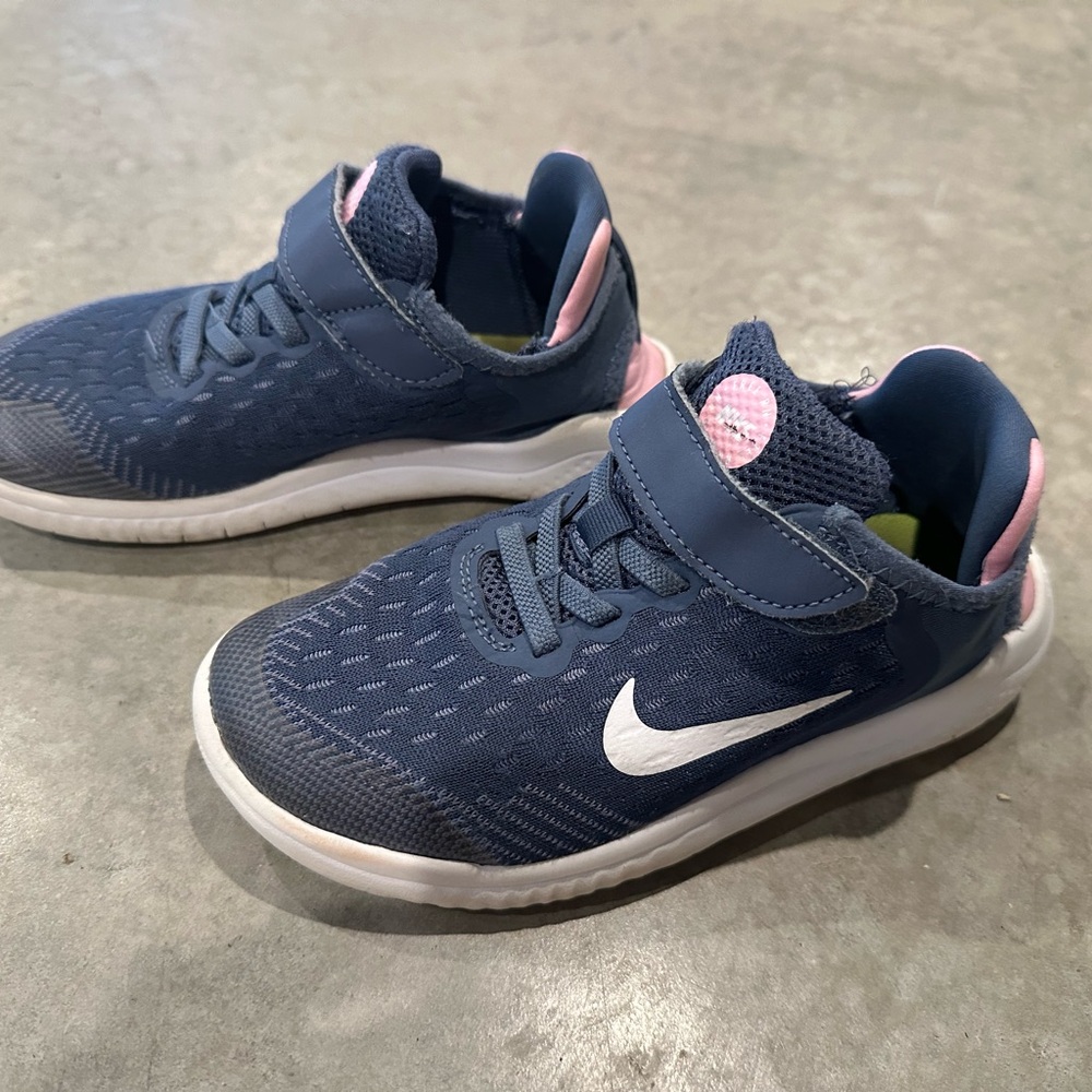 Girls nike size 1